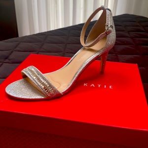 Kelly & Katie Kirstie silver glitter heels 6.5